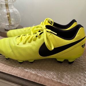 New Nike Tiempo Leather  soccer cleats Sz 10.5